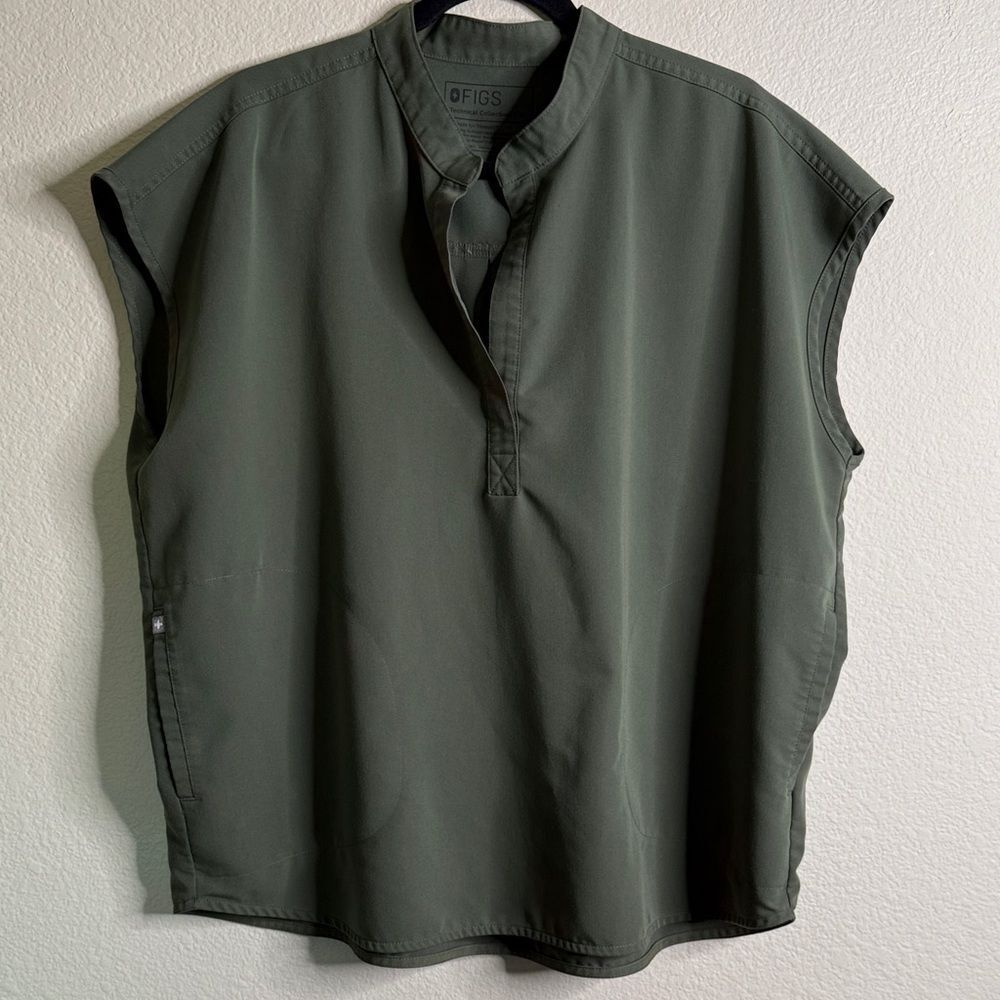 Figs Rafaela top army green size extra large EUC